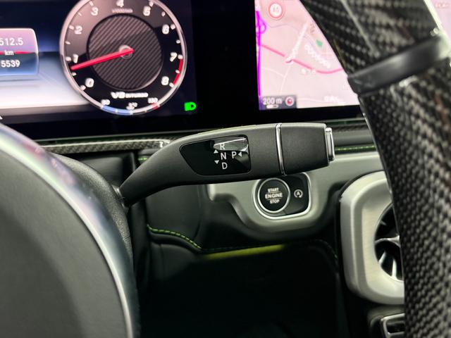 シフトレバーは現行型ではコラムシフトになりました。ＡＭＧスピードシフト９速ＡＴが採用されています。