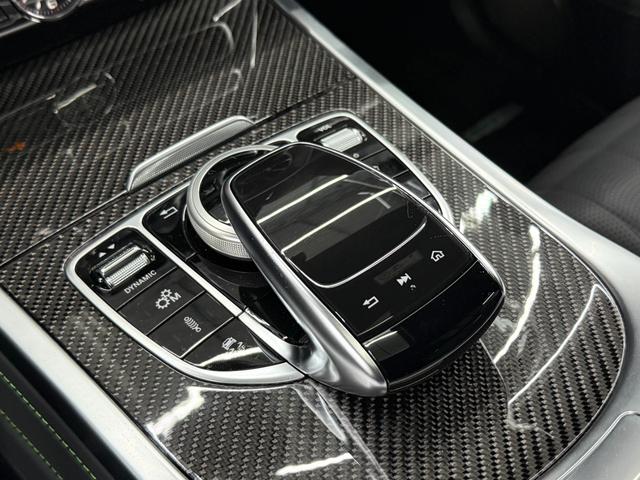 ＣＯＭＡＮＤコントローラーの周りに各機能のスイッチが集約します。