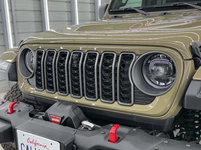 ジープ・ラングラーアンリミテッド ルビコンＸ　３．６Ｌ　新色４１　日本未発売グレード　スカイトップ　エクストリームリーコン３５タイヤＰＫＧ　フロント１２ｗａｙパワーシート　３５インチタイヤ　ブラックナッパレザーシート　１２．３インチモニター　ワイヤレスアップルカープレイ　シートヒーター（12枚目）