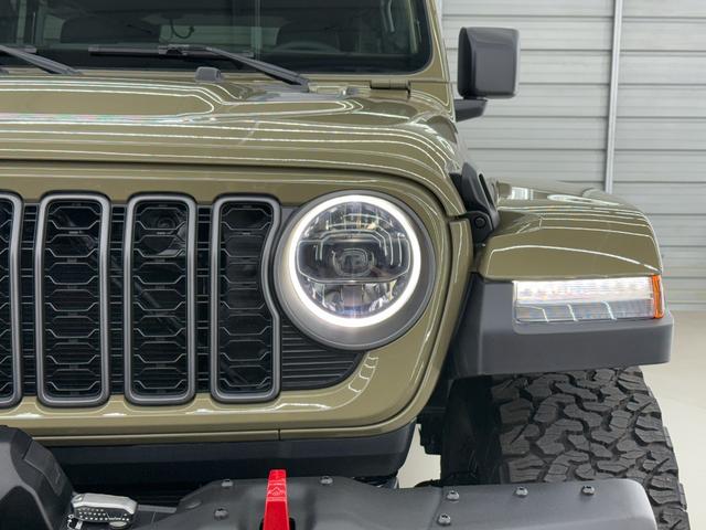 ジープ・ラングラーアンリミテッド ルビコンＸ　３．６Ｌ　新色４１　日本未発売グレード　スカイトップ　エクストリームリーコン３５タイヤＰＫＧ　フロント１２ｗａｙパワーシート　３５インチタイヤ　ブラックナッパレザーシート　１２．３インチモニター　ワイヤレスアップルカープレイ　シートヒーター（15枚目）