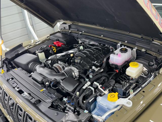 ジープ・ラングラーアンリミテッド ルビコンＸ　３．６Ｌ　新色４１　日本未発売グレード　スカイトップ　エクストリームリーコン３５タイヤＰＫＧ　フロント１２ｗａｙパワーシート　３５インチタイヤ　ブラックナッパレザーシート　１２．３インチモニター　ワイヤレスアップルカープレイ　シートヒーター（21枚目）