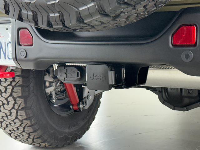 ジープ・ラングラーアンリミテッド ルビコンＸ　３．６Ｌ　新色４１　日本未発売グレード　スカイトップ　エクストリームリーコン３５タイヤＰＫＧ　フロント１２ｗａｙパワーシート　３５インチタイヤ　ブラックナッパレザーシート　１２．３インチモニター　ワイヤレスアップルカープレイ　シートヒーター（24枚目）