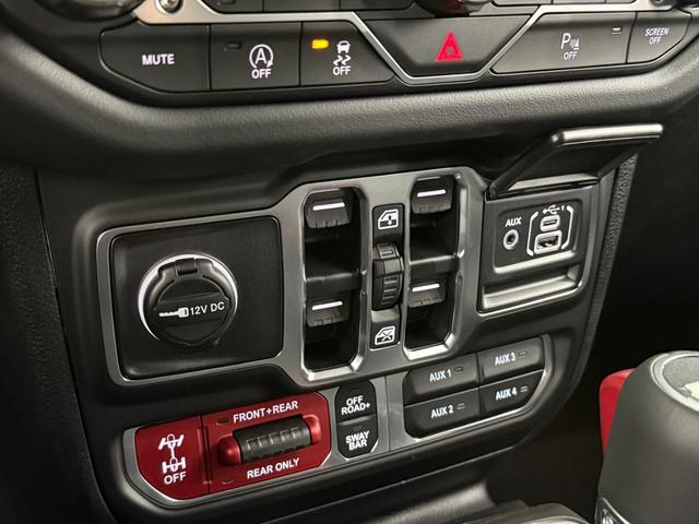 ジープ・ラングラーアンリミテッド ルビコンＸ　３．６Ｌ　新色４１　日本未発売グレード　スカイトップ　エクストリームリーコン３５タイヤＰＫＧ　フロント１２ｗａｙパワーシート　３５インチタイヤ　ブラックナッパレザーシート　１２．３インチモニター　ワイヤレスアップルカープレイ　シートヒーター（36枚目）