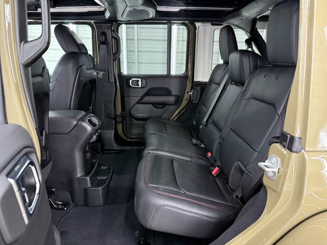 ジープ・ラングラーアンリミテッド ルビコンＸ　３．６Ｌ　新色４１　日本未発売グレード　スカイトップ　エクストリームリーコン３５タイヤＰＫＧ　フロント１２ｗａｙパワーシート　３５インチタイヤ　ブラックナッパレザーシート　１２．３インチモニター　ワイヤレスアップルカープレイ　シートヒーター（38枚目）