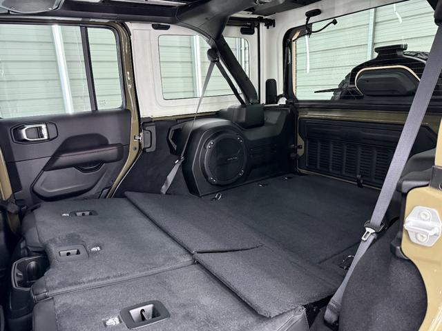 ジープ・ラングラーアンリミテッド ルビコンＸ　３．６Ｌ　新色４１　日本未発売グレード　スカイトップ　エクストリームリーコン３５タイヤＰＫＧ　フロント１２ｗａｙパワーシート　３５インチタイヤ　ブラックナッパレザーシート　１２．３インチモニター　ワイヤレスアップルカープレイ　シートヒーター（39枚目）