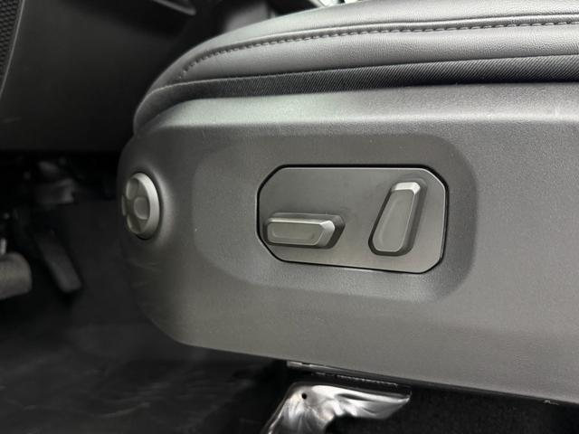 ラングラーも２０２４年モデルから遂にパワーシートが追加されました！運転席助手席共に１２ｗａｙパワーシートとなっています！