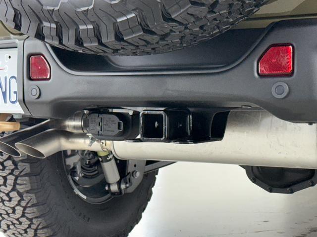 ジェットやバスボート、トレーラーやエアストリームなど、趣味に大活躍のヒッチメンバー！キャルウイングでは日本仕様ヒッチコンセントも常備していますので、納車に合わせてお取付け可能です。