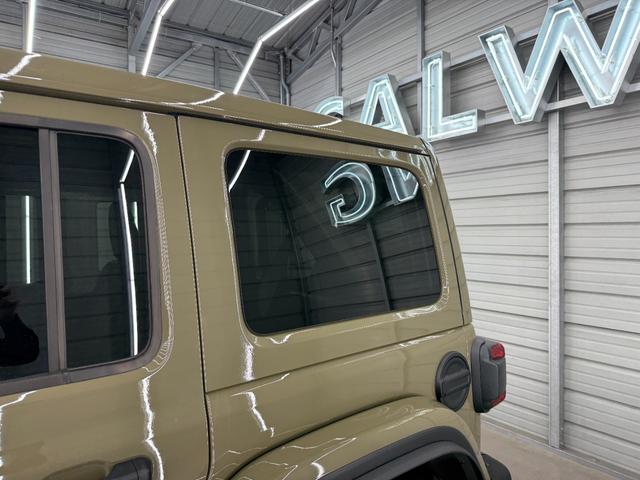 スカイワンタッチパワートップ装着車に限り、リアクォーターパネルをお手軽に外すことが出来ます。