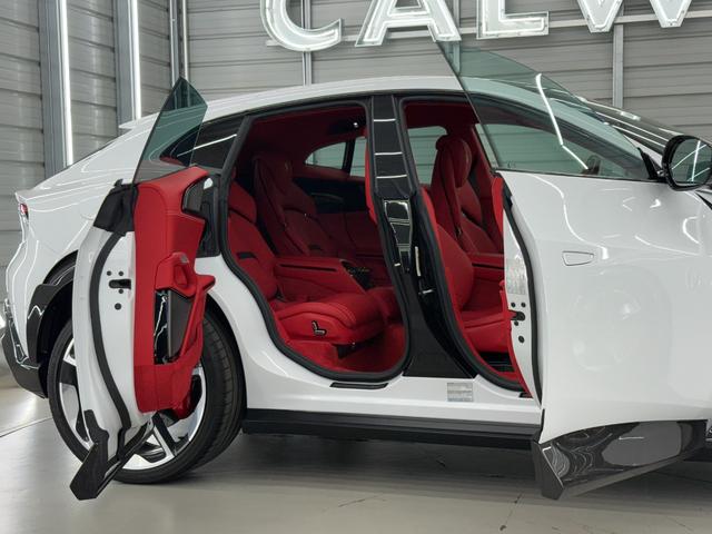 プロサングエ 右Ｈ　外装＆内装特別仕様カラー　カーボンＬＥＤステアリング　内外装カーボン　調光式パノラマルーフ　２３インチ鍛造ダイヤモンドＡＷ　フロントリフター　ブルメスターハイエンドオーディオ　ＲＯＳＳＯ　ＦＥＲＲＡＲＩ　ＢＩＡＮＣＯ　ＣＥＲＶＩＮＯ（8枚目）