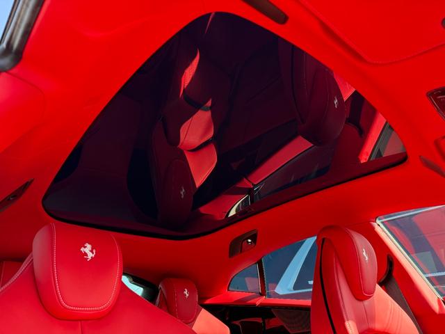 プロサングエ 右Ｈ　外装＆内装特別仕様カラー　カーボンＬＥＤステアリング　内外装カーボン　調光式パノラマルーフ　２３インチ鍛造ダイヤモンドＡＷ　フロントリフター　ブルメスターハイエンドオーディオ　ＲＯＳＳＯ　ＦＥＲＲＡＲＩ　ＢＩＡＮＣＯ　ＣＥＲＶＩＮＯ（9枚目）