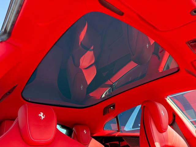 プロサングエ 右Ｈ　外装＆内装特別仕様カラー　カーボンＬＥＤステアリング　内外装カーボン　調光式パノラマルーフ　２３インチ鍛造ダイヤモンドＡＷ　フロントリフター　ブルメスターハイエンドオーディオ　ＲＯＳＳＯ　ＦＥＲＲＡＲＩ　ＢＩＡＮＣＯ　ＣＥＲＶＩＮＯ（10枚目）