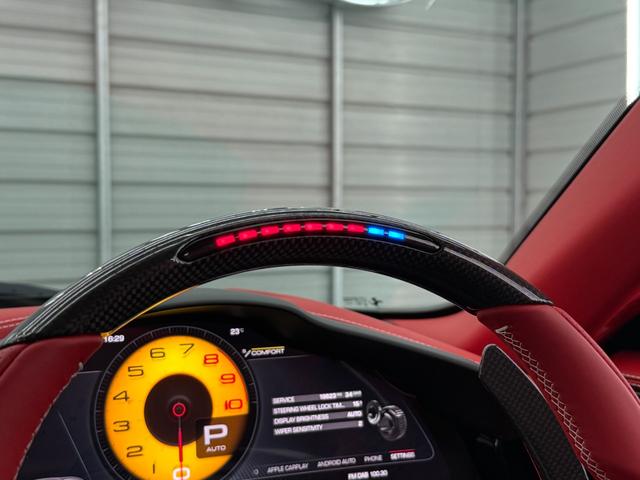 プロサングエ 右Ｈ　外装＆内装特別仕様カラー　カーボンＬＥＤステアリング　内外装カーボン　調光式パノラマルーフ　２３インチ鍛造ダイヤモンドＡＷ　フロントリフター　ブルメスターハイエンドオーディオ　ＲＯＳＳＯ　ＦＥＲＲＡＲＩ　ＢＩＡＮＣＯ　ＣＥＲＶＩＮＯ（13枚目）