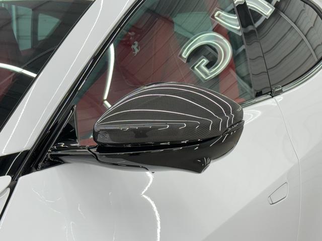 プロサングエ 右Ｈ　外装＆内装特別仕様カラー　カーボンＬＥＤステアリング　内外装カーボン　調光式パノラマルーフ　２３インチ鍛造ダイヤモンドＡＷ　フロントリフター　ブルメスターハイエンドオーディオ　ＲＯＳＳＯ　ＦＥＲＲＡＲＩ　ＢＩＡＮＣＯ　ＣＥＲＶＩＮＯ（20枚目）