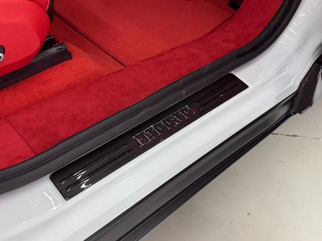 プロサングエ 右Ｈ　外装＆内装特別仕様カラー　カーボンＬＥＤステアリング　内外装カーボン　調光式パノラマルーフ　２３インチ鍛造ダイヤモンドＡＷ　フロントリフター　ブルメスターハイエンドオーディオ　ＲＯＳＳＯ　ＦＥＲＲＡＲＩ　ＢＩＡＮＣＯ　ＣＥＲＶＩＮＯ（34枚目）