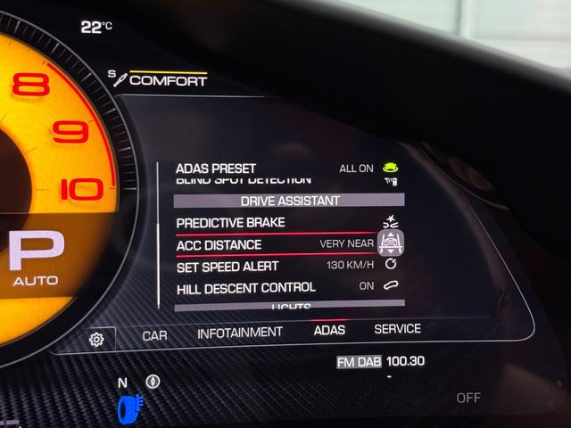 プロサングエ 右Ｈ　外装＆内装特別仕様カラー　カーボンＬＥＤステアリング　内外装カーボン　調光式パノラマルーフ　２３インチ鍛造ダイヤモンドＡＷ　フロントリフター　ブルメスターハイエンドオーディオ　ＲＯＳＳＯ　ＦＥＲＲＡＲＩ　ＢＩＡＮＣＯ　ＣＥＲＶＩＮＯ（42枚目）