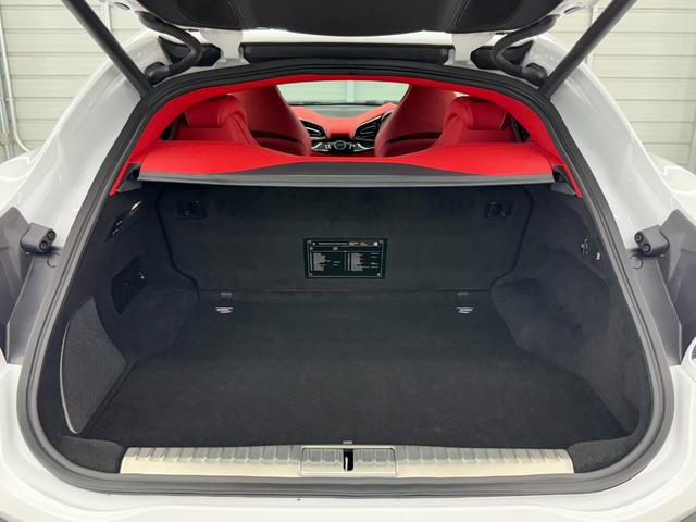 プロサングエ 右Ｈ　外装＆内装特別仕様カラー　カーボンＬＥＤステアリング　内外装カーボン　調光式パノラマルーフ　２３インチ鍛造ダイヤモンドＡＷ　フロントリフター　ブルメスターハイエンドオーディオ　ＲＯＳＳＯ　ＦＥＲＲＡＲＩ　ＢＩＡＮＣＯ　ＣＥＲＶＩＮＯ（48枚目）