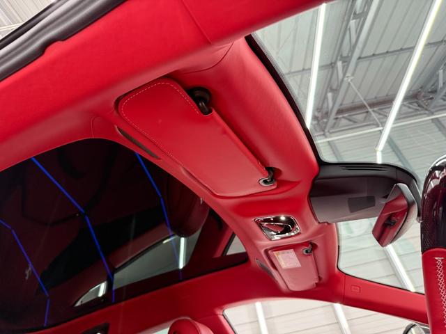 プロサングエ 右Ｈ　外装＆内装特別仕様カラー　カーボンＬＥＤステアリング　内外装カーボン　調光式パノラマルーフ　２３インチ鍛造ダイヤモンドＡＷ　フロントリフター　ブルメスターハイエンドオーディオ　ＲＯＳＳＯ　ＦＥＲＲＡＲＩ　ＢＩＡＮＣＯ　ＣＥＲＶＩＮＯ（50枚目）