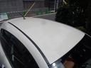 ルーフも当然、劣化や色ムラ日焼けの無い、艶の有る綺麗でクリアーな新車時状態。反射した雲や電線、住居までもが鮮明に映り込む程の艶がアリ、綺麗な状態を維持キープ品質に自信有アリ禁煙の弊社オススメ最終型ミト