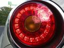 左リア最終型専用LEDリングテールランプを装備、曇りの無い綺麗な状態をキープ、縁取りクロームリングも鮮やか内ウインカー縁スモールとブレーキ左下バックライト&右フォグの配置ハイクオリティな上級最終型ミト
