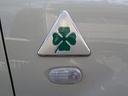 クローム製クアドリフォリオ・サイドバッチ、新車時メーカーオプション、サイドホワイトマーカー上部左右に装着ピンバッチ、クローム製パネルに緑色が映えるクアドリフォリオ(幸運を呼ぶ四つ葉のクローバー)を装着