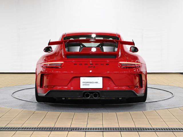 ９１１ＧＴ３　６ＭＴ　スポーツクロノパッケージ　クラブスポーツパッケージ　フロントリフトシステム　ＬＥＤメインブラックヘッドライトＰＤＬＳ　カーボンインテリアパッケージ　カーボンドアシルガード　フルバケットシート(6枚目)