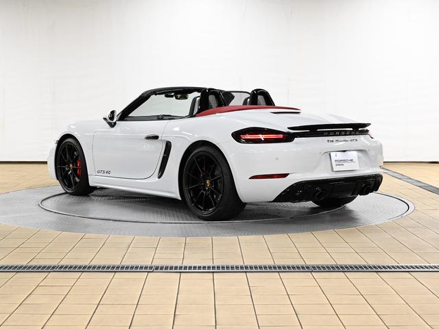 ７１８ボクスターＧＴＳ　４．０　６ＭＴ　スポーツデザインパッケージ　ＰＡＳＭ－１０ｍｍ低設定　バイキセノンヘッドライトティンテッドＰＤＬＳ　ＧＴＳインテリアパッケージ　シートヒーター　ポルシェエントリー＆ドライブシステム(7枚目)