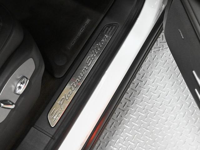 プラチナエディション　２１インチ９１１ターボデザインホイール　バイキセノンヘッドライトブラックＰＤＬＳ　ポルシェエントリー＆ドライブシステム　シートヒーター　ドライバーメモリーパッケージ(33枚目)