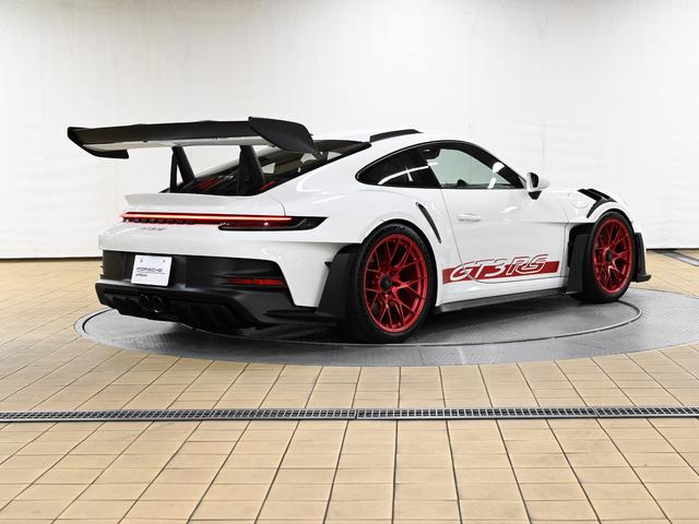 ９１１ ９１１ＧＴ３ＲＳ　クラブスポーツパッケージ　フロントアクスルリフトシステム　ＬＥＤマトリクスヘッドライトＰＤＬＳ＋　ＢＯＳＥサラウンドサウンドシステム　２０／２１インチ９１１ＧＴ３ＲＳ軽量鍛造アルミホイール（5枚目）