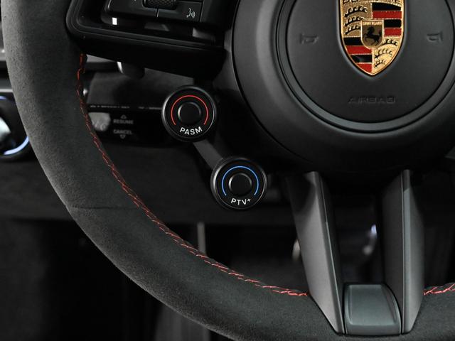 ９１１ ９１１ＧＴ３ＲＳ　クラブスポーツパッケージ　フロントアクスルリフトシステム　ＬＥＤマトリクスヘッドライトＰＤＬＳ＋　ＢＯＳＥサラウンドサウンドシステム　２０／２１インチ９１１ＧＴ３ＲＳ軽量鍛造アルミホイール（28枚目）