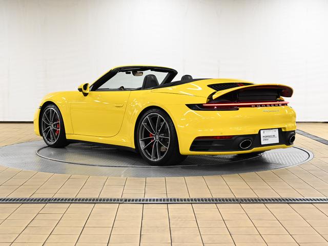 ９１１ 　スポーツクロノパッケージ　スポーツエグゾーストシステム　シルバーカラーテールパイプ　ＬＥＤヘッドライトＰＤＬＳ＋　２０／２１インチカレラクラシックホイール　ＰＡＳＭ付スポーツサスペンション（7枚目）