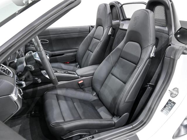 ７１８ボクスター ７１８ボクスター　スポーツクロノパッケージ　パワーステアリング　プラス　ポルシェアクティブサスペンションマネジメント　レーン　チェンジ　アシスト　パワーステアリングプラス　ペダル　フットレストアルミニウム（13枚目）