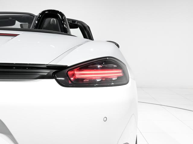 ７１８ボクスター ７１８ボクスター　スポーツクロノパッケージ　パワーステアリング　プラス　ポルシェアクティブサスペンションマネジメント　レーン　チェンジ　アシスト　パワーステアリングプラス　ペダル　フットレストアルミニウム（18枚目）