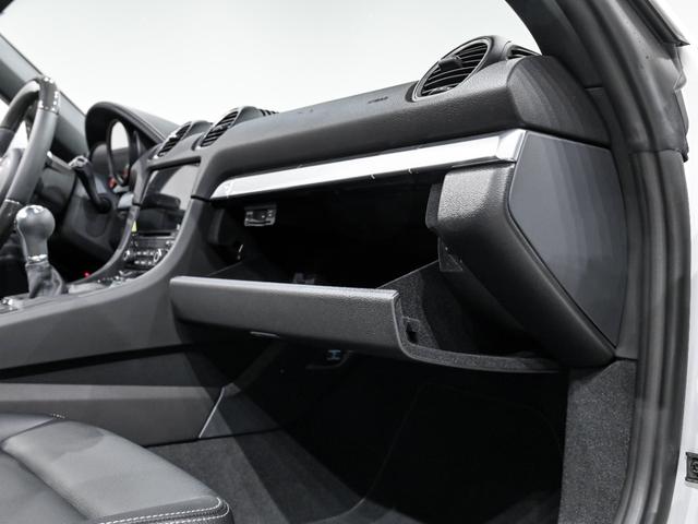 ７１８ボクスター ７１８ボクスター　スポーツクロノパッケージ　パワーステアリング　プラス　ポルシェアクティブサスペンションマネジメント　レーン　チェンジ　アシスト　パワーステアリングプラス　ペダル　フットレストアルミニウム（21枚目）