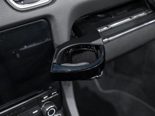 ７１８ボクスター ７１８ボクスター　スポーツクロノパッケージ　パワーステアリング　プラス　ポルシェアクティブサスペンションマネジメント　レーン　チェンジ　アシスト　パワーステアリングプラス　ペダル　フットレストアルミニウム（23枚目）