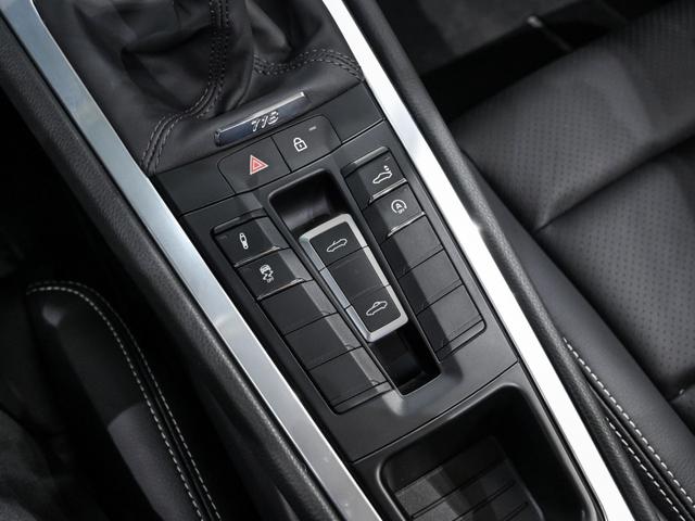 ７１８ボクスター ７１８ボクスター　スポーツクロノパッケージ　パワーステアリング　プラス　ポルシェアクティブサスペンションマネジメント　レーン　チェンジ　アシスト　パワーステアリングプラス　ペダル　フットレストアルミニウム（29枚目）
