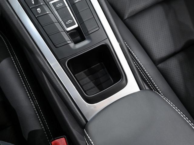 ７１８ボクスター ７１８ボクスター　スポーツクロノパッケージ　パワーステアリング　プラス　ポルシェアクティブサスペンションマネジメント　レーン　チェンジ　アシスト　パワーステアリングプラス　ペダル　フットレストアルミニウム（30枚目）
