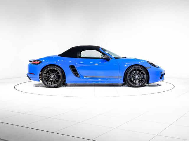 ７１８ボクスター ７１８ボクスターＴ　スポーツクロノパッケージ　７１８Ｔインテリア　パッケージ　ライトデザインパッケージ　レーン　チェンジ　アシスト　電動可倒式エクステリア　ミラー　Ｒａｃｅ－ＴｅｘのＧＴスポーツ　ステアリングホイール（4枚目）