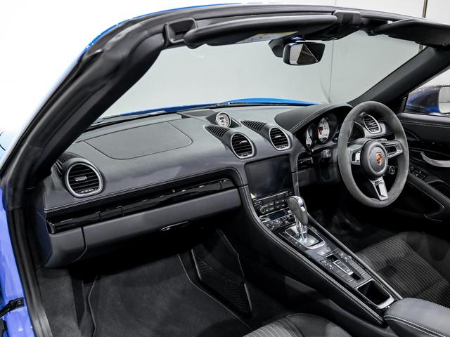 ７１８ボクスター ７１８ボクスターＴ　スポーツクロノパッケージ　７１８Ｔインテリア　パッケージ　ライトデザインパッケージ　レーン　チェンジ　アシスト　電動可倒式エクステリア　ミラー　Ｒａｃｅ－ＴｅｘのＧＴスポーツ　ステアリングホイール（14枚目）