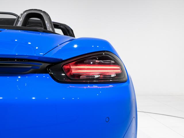 ７１８ボクスター ７１８ボクスターＴ　スポーツクロノパッケージ　７１８Ｔインテリア　パッケージ　ライトデザインパッケージ　レーン　チェンジ　アシスト　電動可倒式エクステリア　ミラー　Ｒａｃｅ－ＴｅｘのＧＴスポーツ　ステアリングホイール（18枚目）