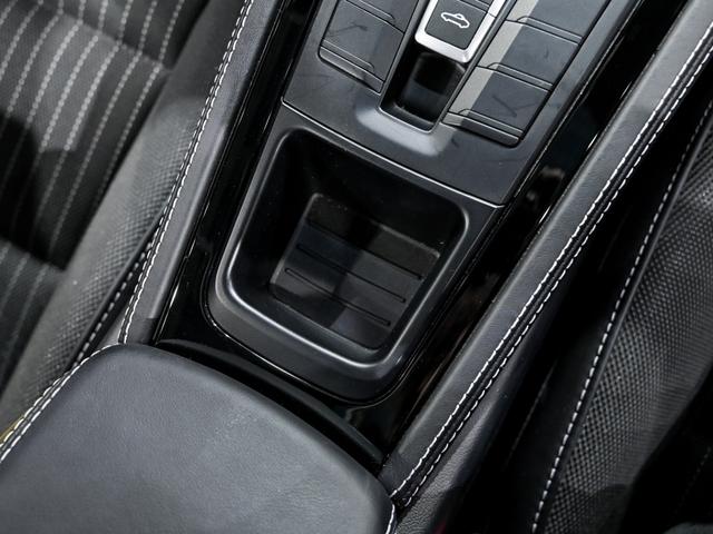 ７１８ボクスター ７１８ボクスターＴ　スポーツクロノパッケージ　７１８Ｔインテリア　パッケージ　ライトデザインパッケージ　レーン　チェンジ　アシスト　電動可倒式エクステリア　ミラー　Ｒａｃｅ－ＴｅｘのＧＴスポーツ　ステアリングホイール（31枚目）