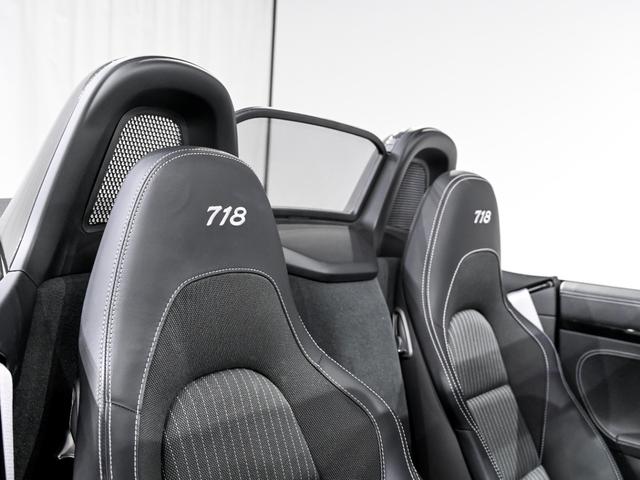 ７１８ボクスター ７１８ボクスターＴ　スポーツクロノパッケージ　７１８Ｔインテリア　パッケージ　ライトデザインパッケージ　レーン　チェンジ　アシスト　電動可倒式エクステリア　ミラー　Ｒａｃｅ－ＴｅｘのＧＴスポーツ　ステアリングホイール（36枚目）