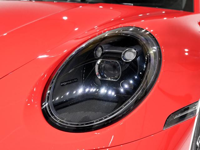 ９１１ ９１１カレラＧＴＳ　スポーツクロノパッケージ　シートヒーター　パワーステアリング　プラス　レーンチェンジアシスト　２０／２１インチＴｕｒｂｏ　Ｓホイール　ＬＥＤ　カーテシーライト　ＬＥＤ　ヘッドライト　ＰＤＬＳ　Ｐｌｕｓ（17枚目）