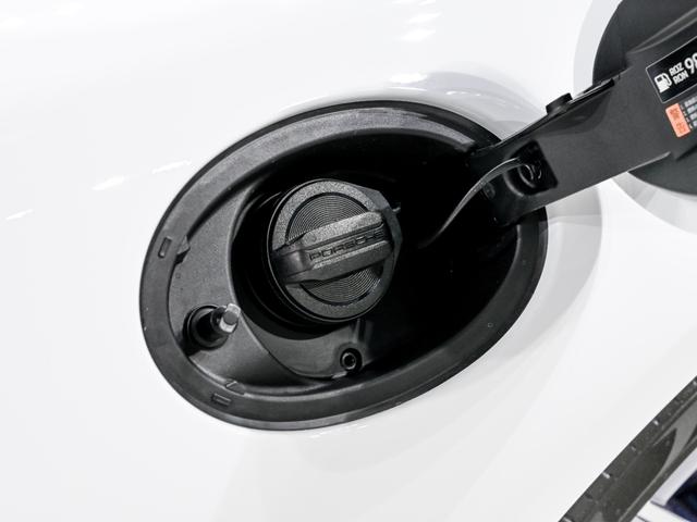 ９１１ カレラＴ　６ＭＴ　ストレージパッケージ　スポーツクロノパッケージ　デコラティブステッカーセット　シートヒーター　２０／２１インチ　ＣａｒｒｅｒａＳホイール　ＣａｒｒｅｒａＴエクステリアパッケージ（46枚目）