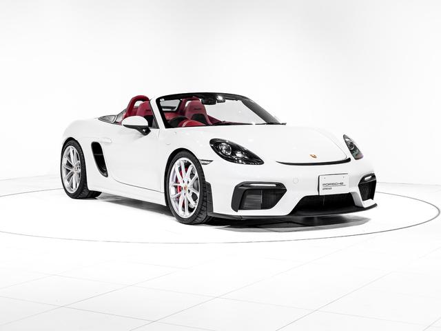 ７１８スパイダー ７１８スパイダー　６ＭＴ　スポーツクロノパッケージ　シートヒーター　ＰＡＳＭ　２０インチ　７１８　Ｓｐｙｄｅｒホイール　シートヒーター　スモーカーパッケージ　ストレージパッケージ　フロアマット　スポーツクロノパッケージ（3枚目）