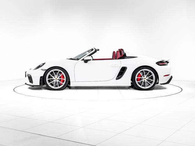 ７１８スパイダー ７１８スパイダー　６ＭＴ　スポーツクロノパッケージ　シートヒーター　ＰＡＳＭ　２０インチ　７１８　Ｓｐｙｄｅｒホイール　シートヒーター　スモーカーパッケージ　ストレージパッケージ　フロアマット　スポーツクロノパッケージ（8枚目）