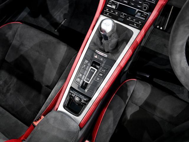 ７１８スパイダー ７１８スパイダー　６ＭＴ　スポーツクロノパッケージ　シートヒーター　ＰＡＳＭ　２０インチ　７１８　Ｓｐｙｄｅｒホイール　シートヒーター　スモーカーパッケージ　ストレージパッケージ　フロアマット　スポーツクロノパッケージ（12枚目）
