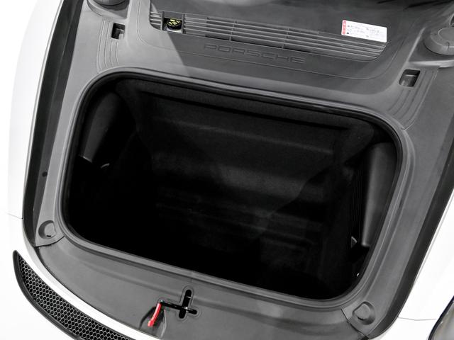 ７１８スパイダー ７１８スパイダー　６ＭＴ　スポーツクロノパッケージ　シートヒーター　ＰＡＳＭ　２０インチ　７１８　Ｓｐｙｄｅｒホイール　シートヒーター　スモーカーパッケージ　ストレージパッケージ　フロアマット　スポーツクロノパッケージ（15枚目）