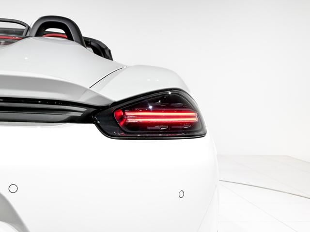 ７１８スパイダー ７１８スパイダー　６ＭＴ　スポーツクロノパッケージ　シートヒーター　ＰＡＳＭ　２０インチ　７１８　Ｓｐｙｄｅｒホイール　シートヒーター　スモーカーパッケージ　ストレージパッケージ　フロアマット　スポーツクロノパッケージ（18枚目）