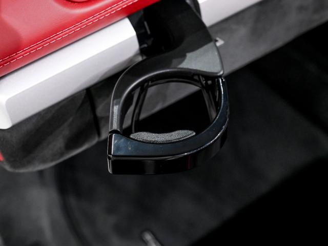 ７１８スパイダー ７１８スパイダー　６ＭＴ　スポーツクロノパッケージ　シートヒーター　ＰＡＳＭ　２０インチ　７１８　Ｓｐｙｄｅｒホイール　シートヒーター　スモーカーパッケージ　ストレージパッケージ　フロアマット　スポーツクロノパッケージ（23枚目）