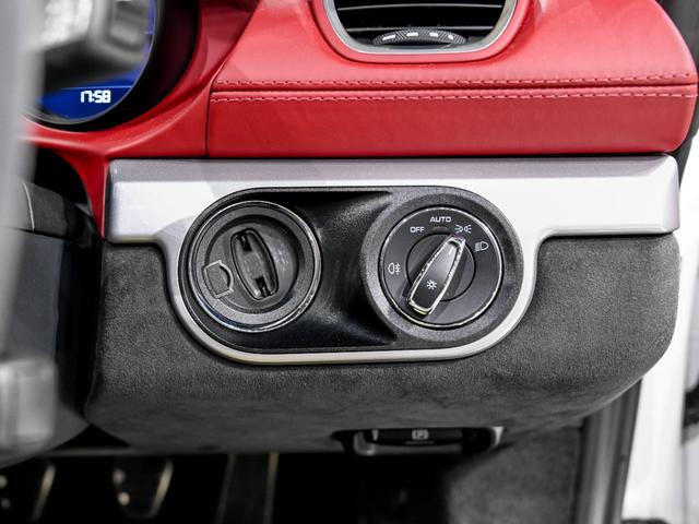 ７１８スパイダー ７１８スパイダー　６ＭＴ　スポーツクロノパッケージ　シートヒーター　ＰＡＳＭ　２０インチ　７１８　Ｓｐｙｄｅｒホイール　シートヒーター　スモーカーパッケージ　ストレージパッケージ　フロアマット　スポーツクロノパッケージ（34枚目）